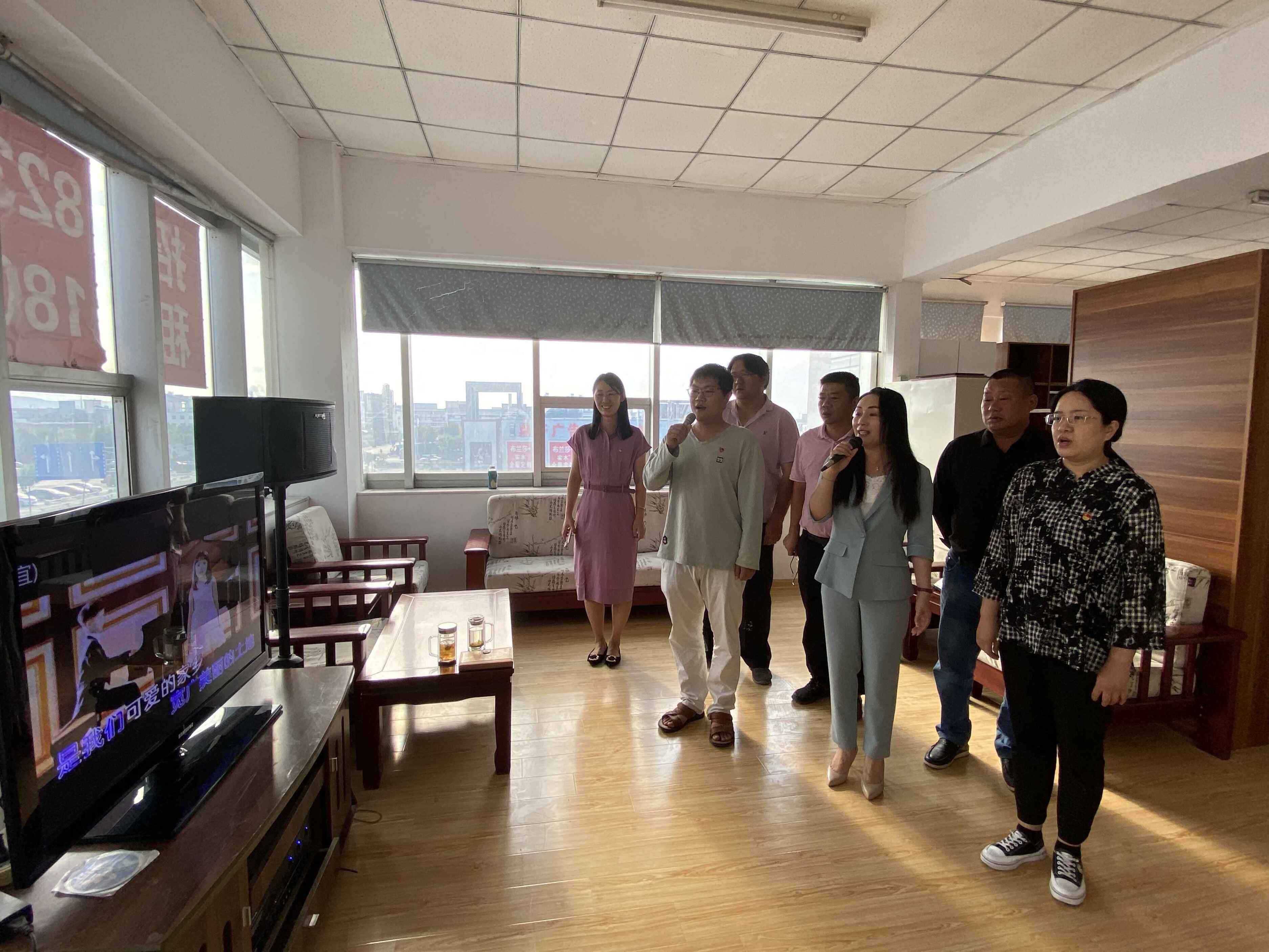 開展紅歌、司歌傳唱